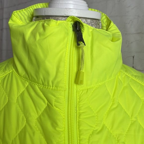 Under Armour packable quilted jacket in size XS - Picture 7 of 15